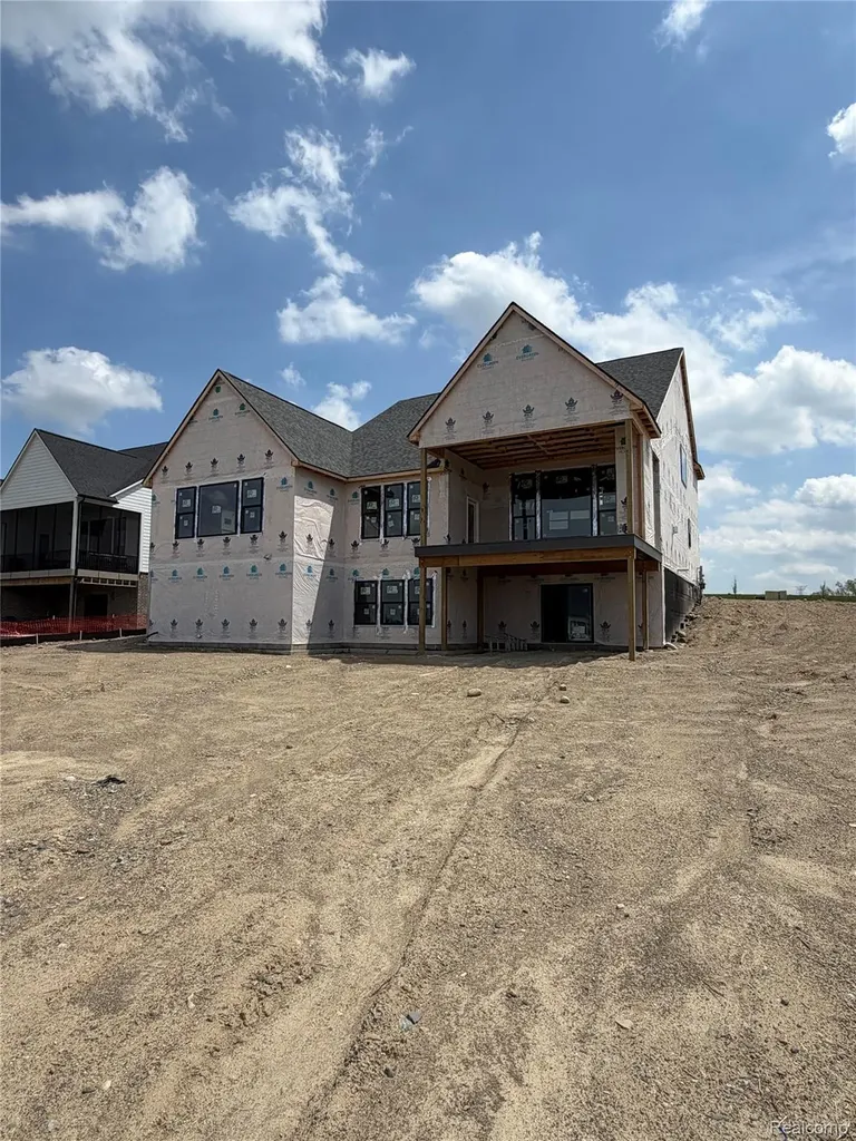 2471 Parkshore Drive Commerce Charter Township MI 48382