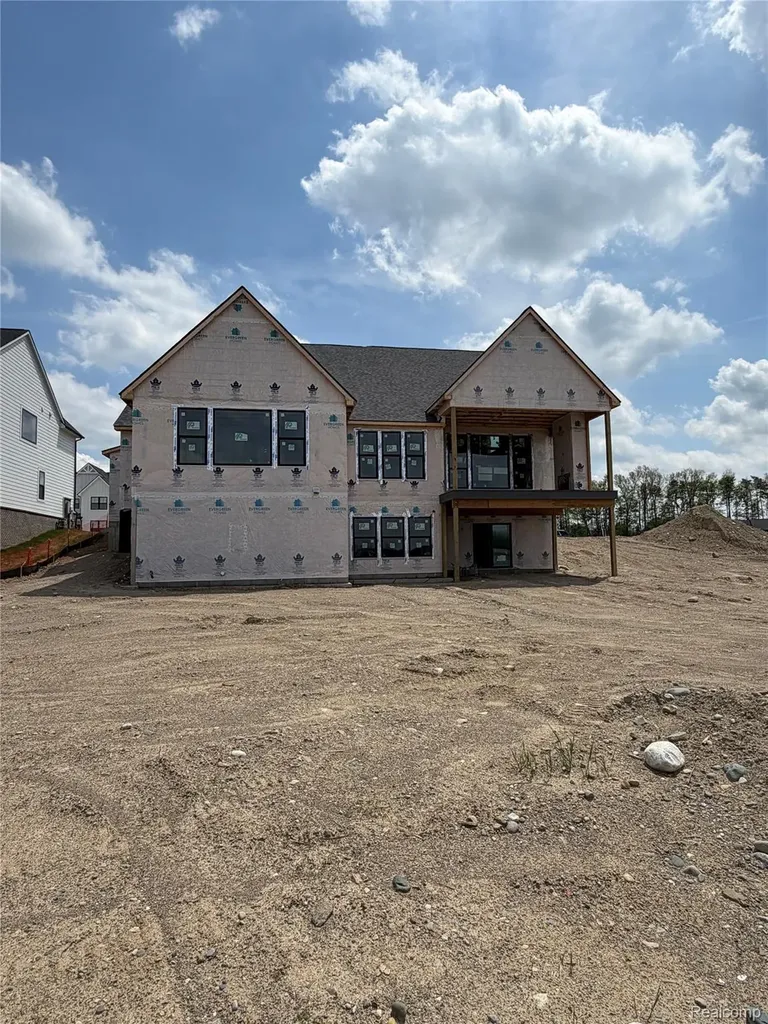 2471 Parkshore Drive Commerce Charter Township MI 48382