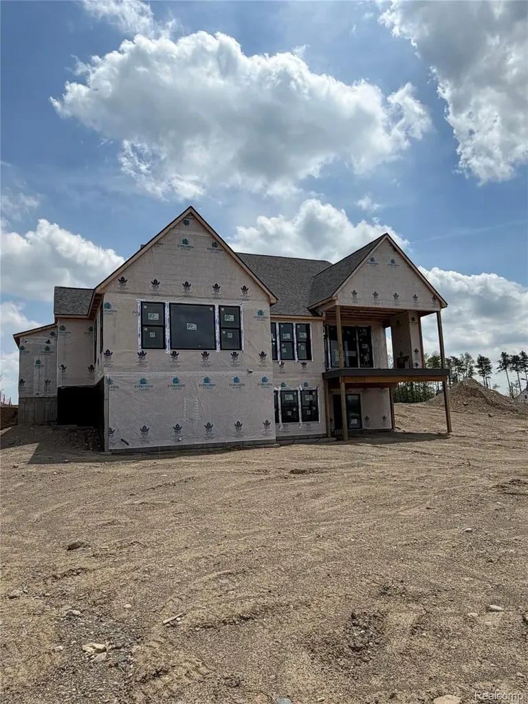 2471 Parkshore Drive Commerce Charter Township MI 48382