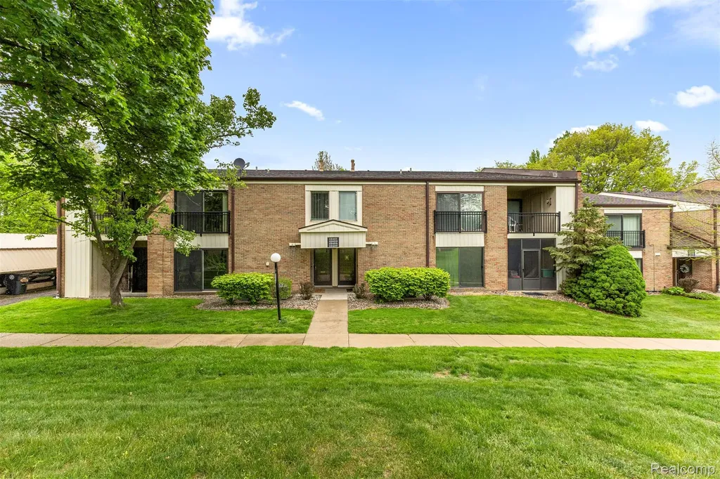 18403 University Park Drive Livonia City MI 48152
