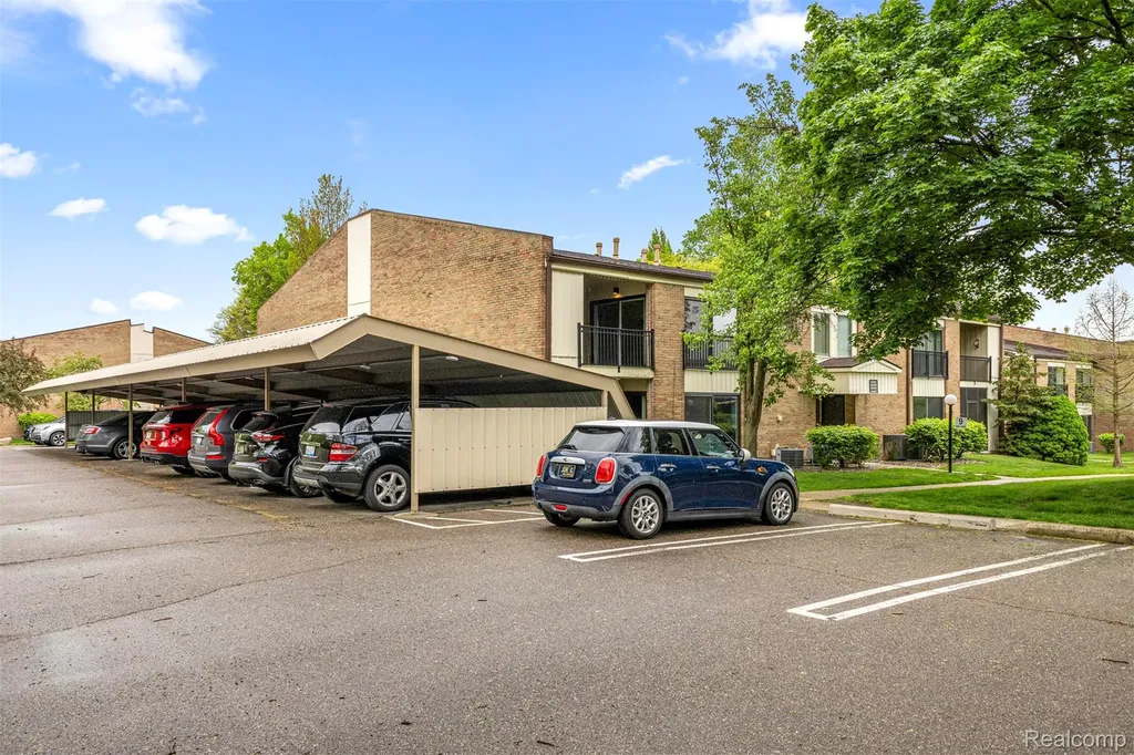 18403 University Park Drive Livonia City MI 48152