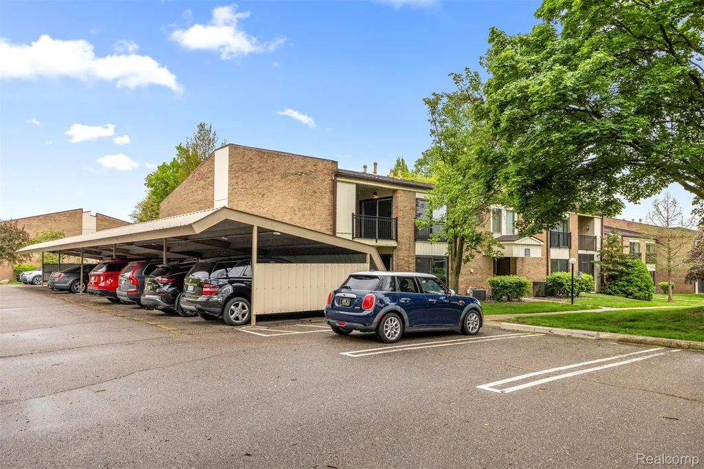 18403 University Park Drive Livonia City MI 48152