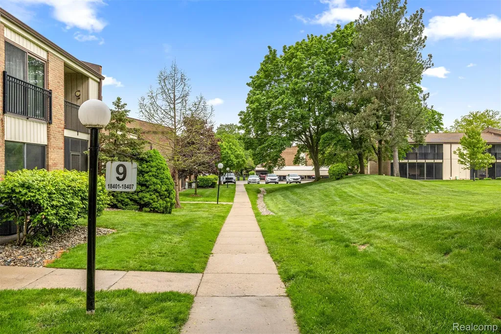 18403 University Park Drive Livonia City MI 48152