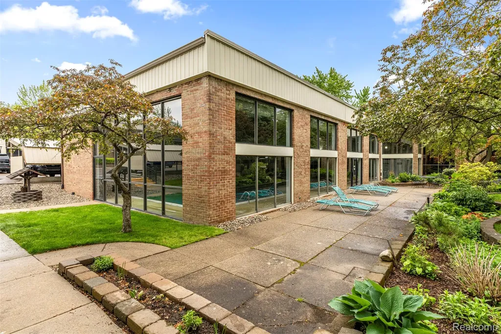 18403 University Park Drive Livonia City MI 48152