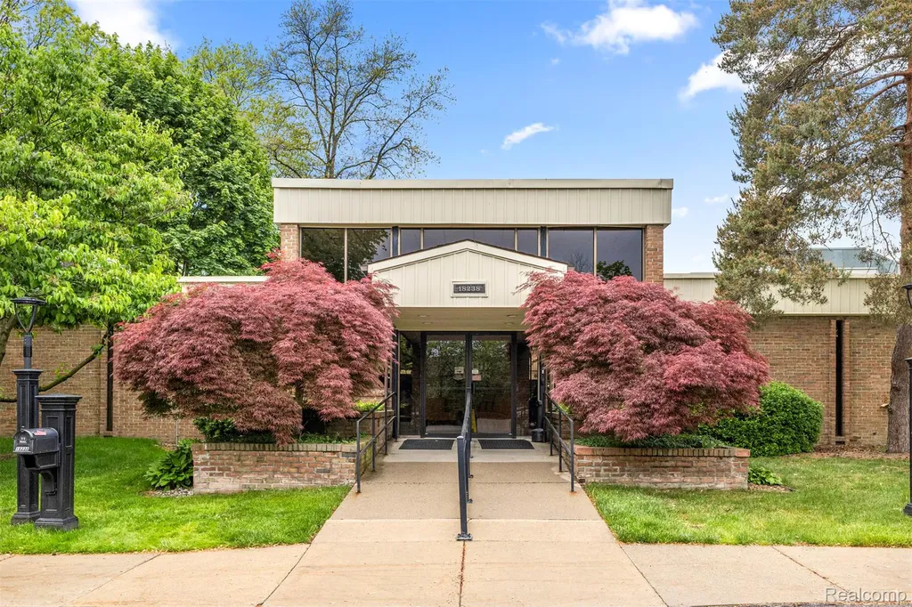 18403 University Park Drive Livonia City MI 48152