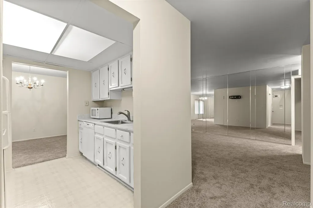 18403 University Park Drive Livonia City MI 48152