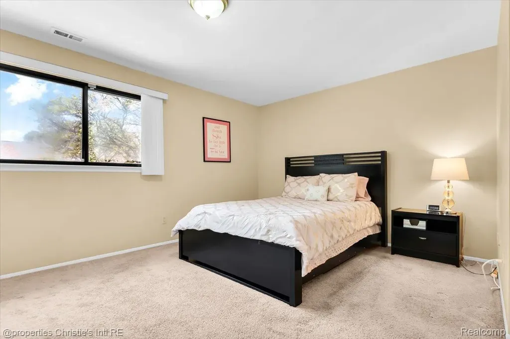 24177 Evergreen Road Southfield City MI 48075
