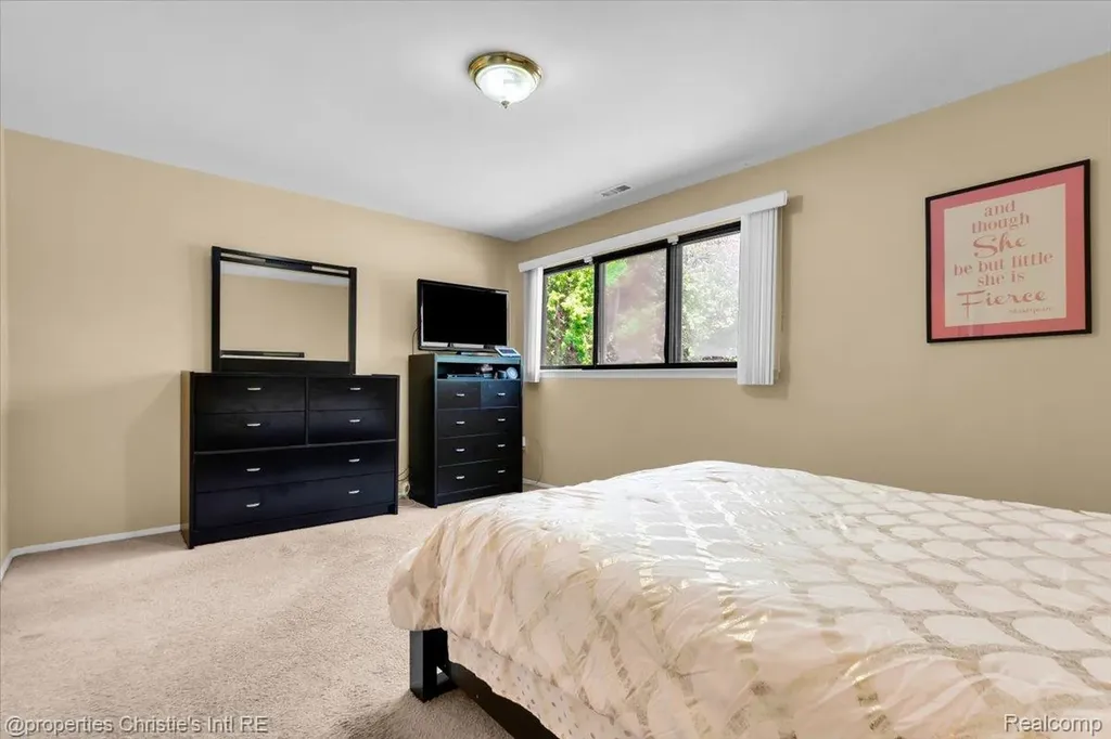 24177 Evergreen Road Southfield City MI 48075