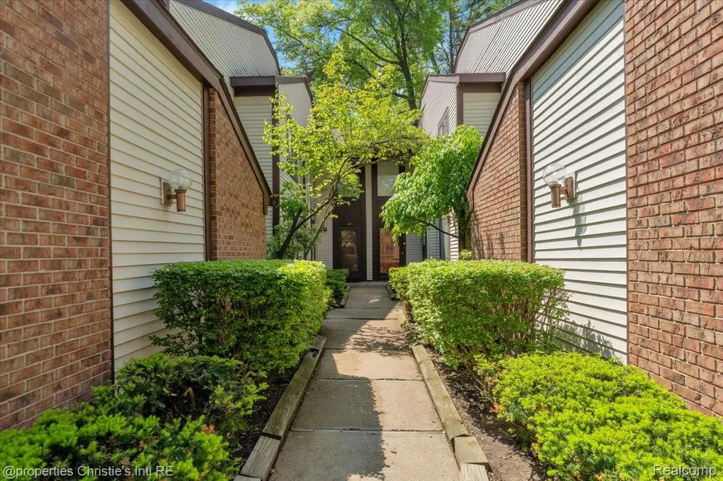 24177 Evergreen Road Southfield City MI 48075