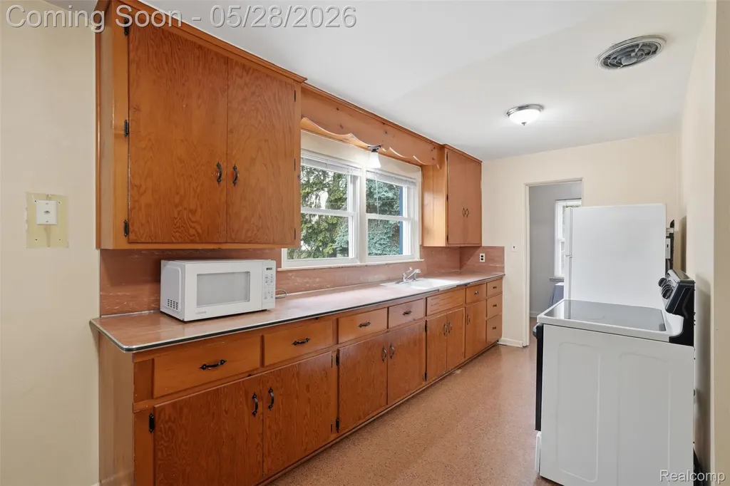 14217 Richfield Street Livonia City MI 48154