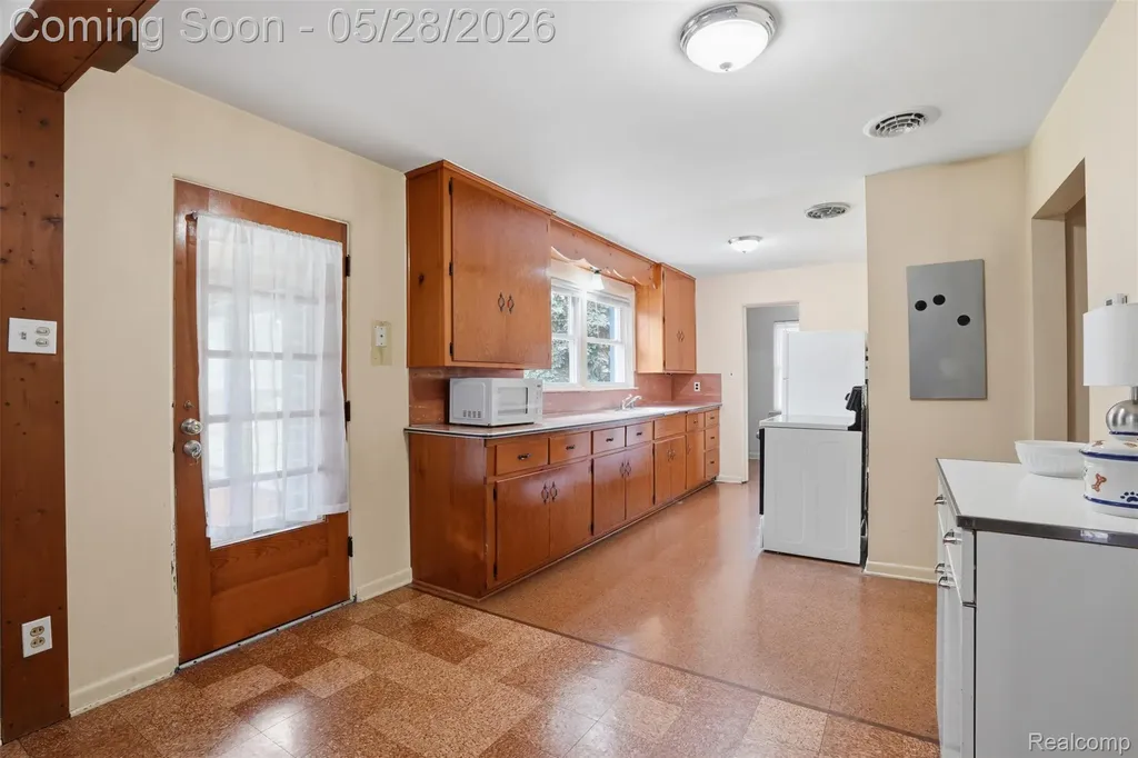 14217 Richfield Street Livonia City MI 48154