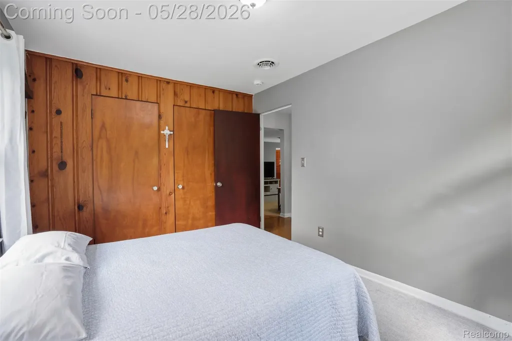 14217 Richfield Street Livonia City MI 48154
