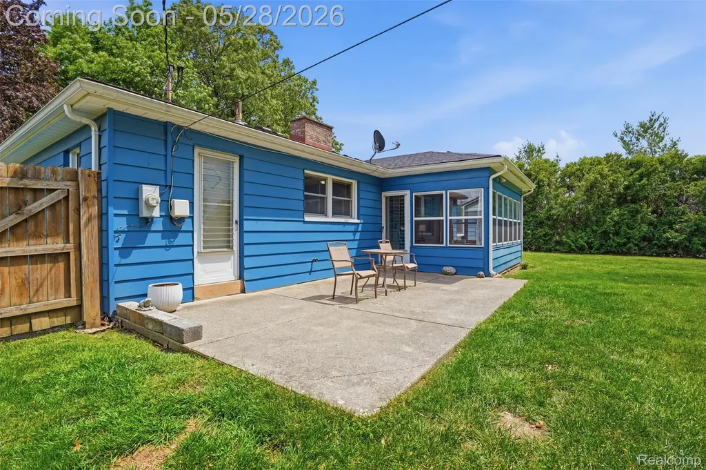14217 Richfield Street Livonia City MI 48154