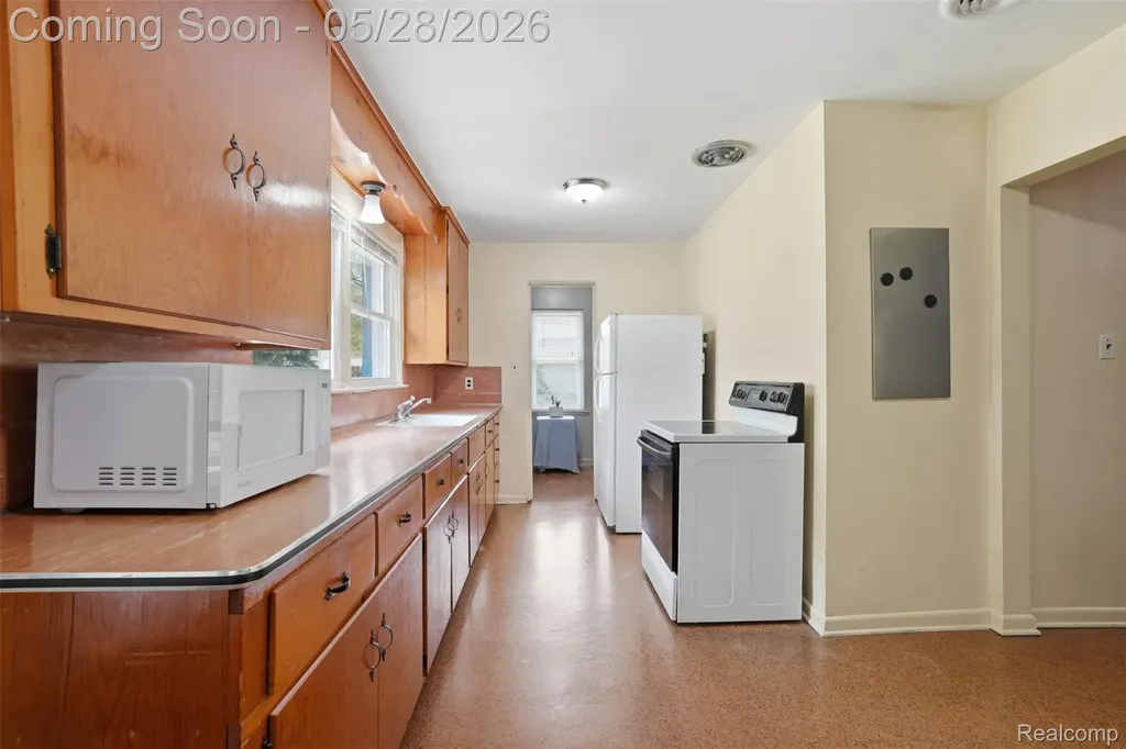 14217 Richfield Street Livonia City MI 48154