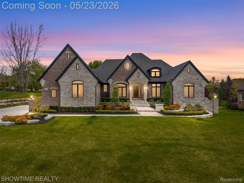 4805 Woodland Hills Drive Oakland Charter Township MI 48306