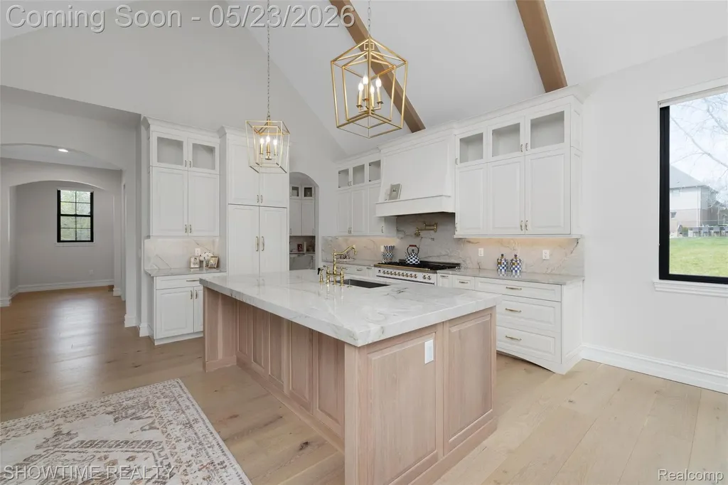 4805 Woodland Hills Drive Oakland Charter Township MI 48306