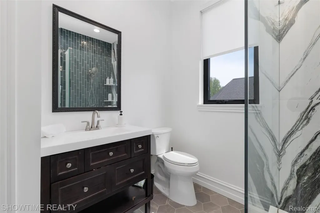 4805 Woodland Hills Drive Oakland Charter Township MI 48306