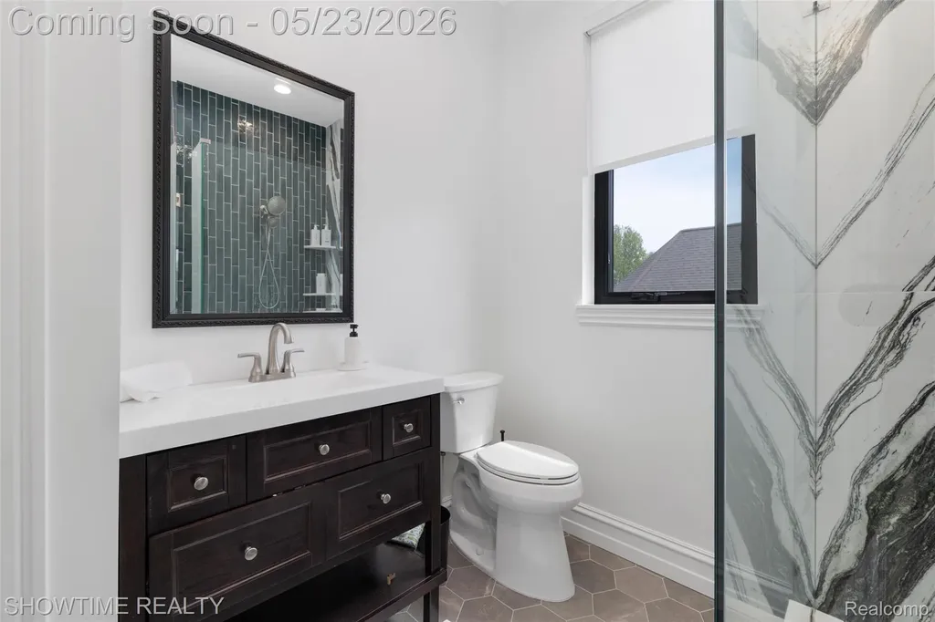 4805 Woodland Hills Drive Oakland Charter Township MI 48306