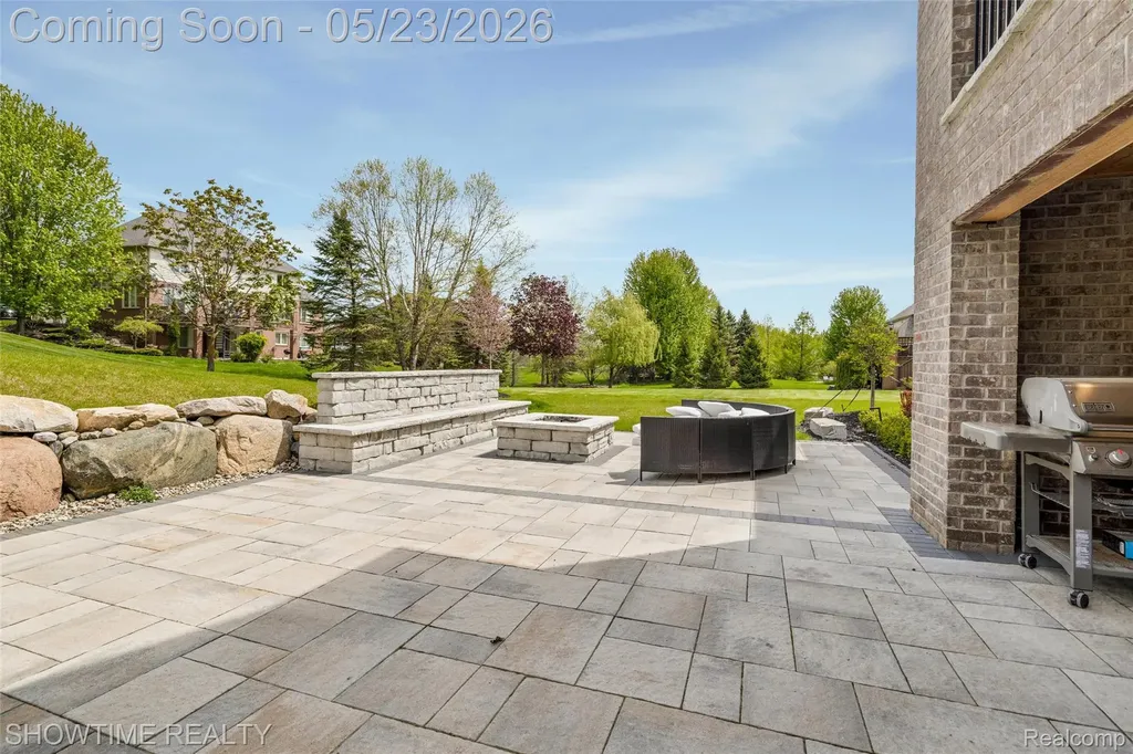 4805 Woodland Hills Drive Oakland Charter Township MI 48306