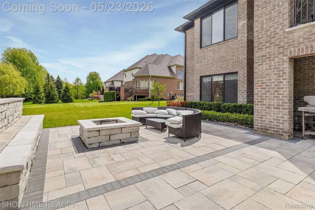4805 Woodland Hills Drive Oakland Charter Township MI 48306