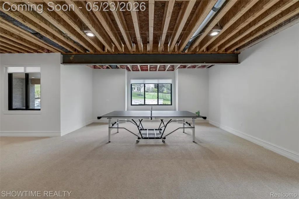 4805 Woodland Hills Drive Oakland Charter Township MI 48306