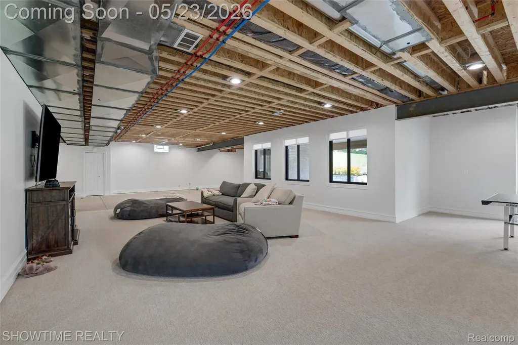 4805 Woodland Hills Drive Oakland Charter Township MI 48306