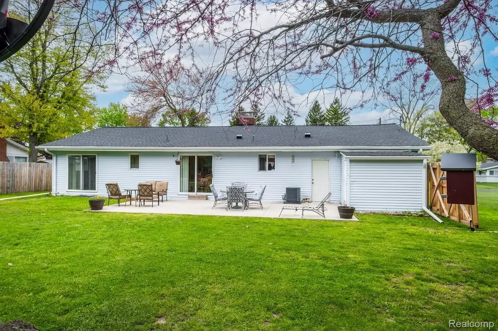 3585 Creekwood Drive Bridgeport Charter Township MI 48601