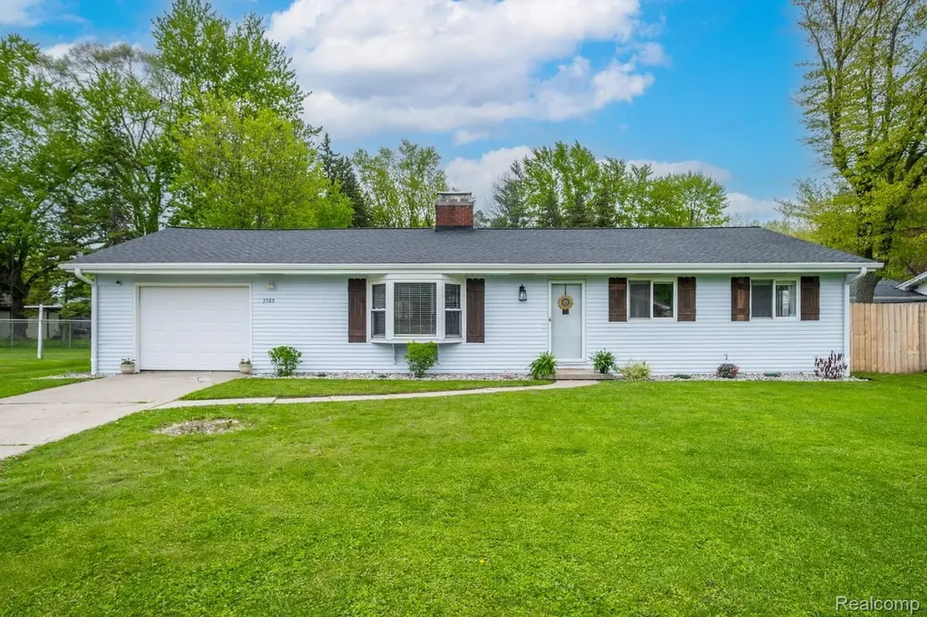 3585 Creekwood Drive Bridgeport Charter Township MI 48601