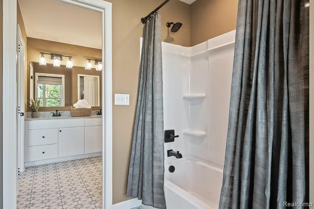 13970 Regatta Bay Drive Shelby Charter Township MI 48315