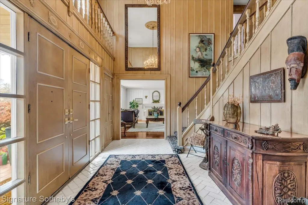 38383 Saddle Lane Clinton Charter Township MI 48036