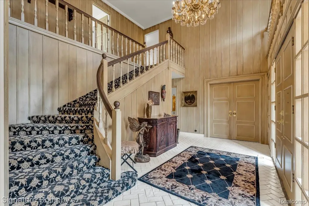 38383 Saddle Lane Clinton Charter Township MI 48036
