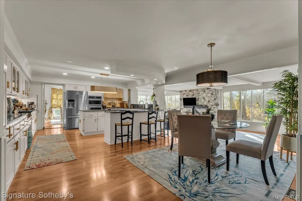 38383 Saddle Lane Clinton Charter Township MI 48036