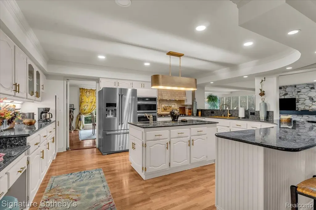 38383 Saddle Lane Clinton Charter Township MI 48036