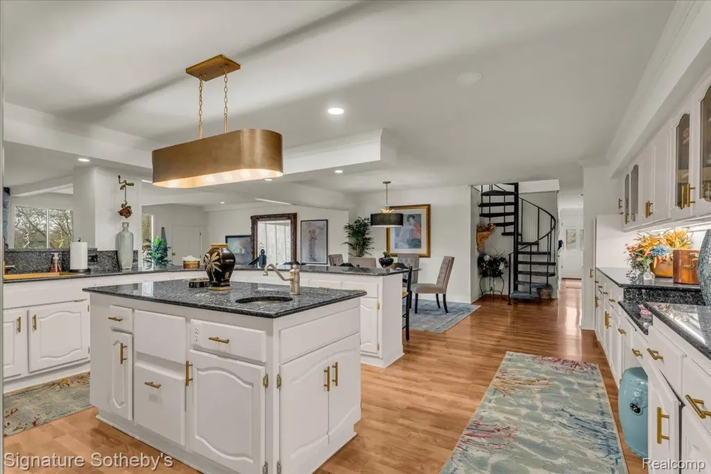 38383 Saddle Lane Clinton Charter Township MI 48036