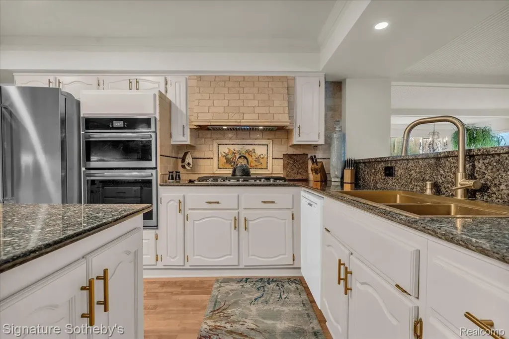 38383 Saddle Lane Clinton Charter Township MI 48036