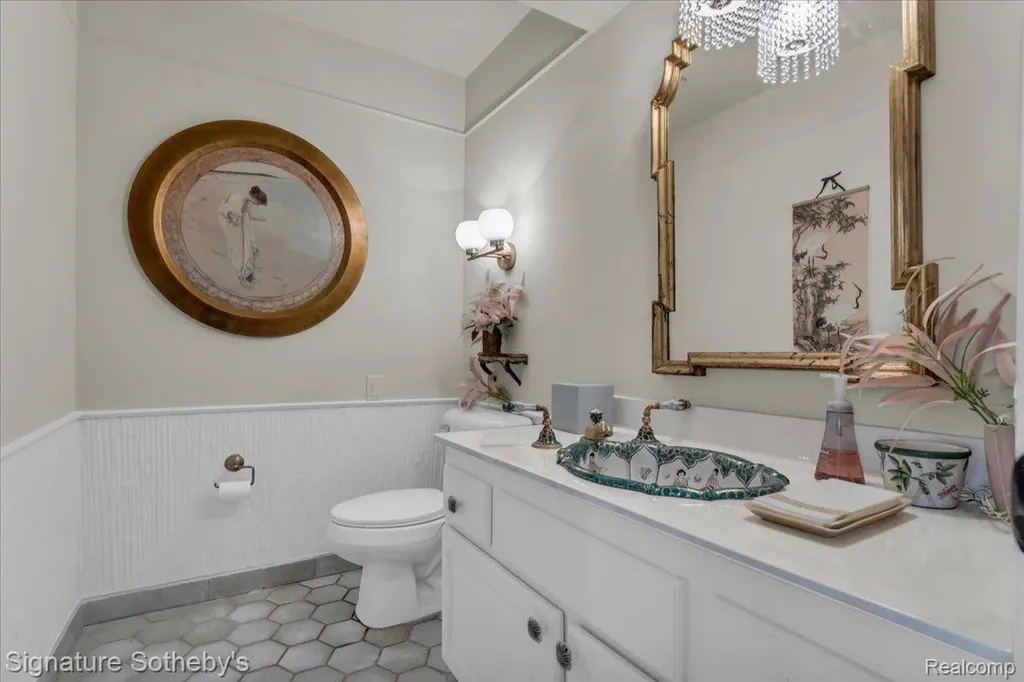38383 Saddle Lane Clinton Charter Township MI 48036