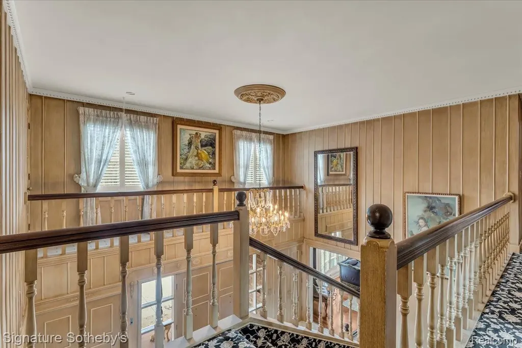 38383 Saddle Lane Clinton Charter Township MI 48036