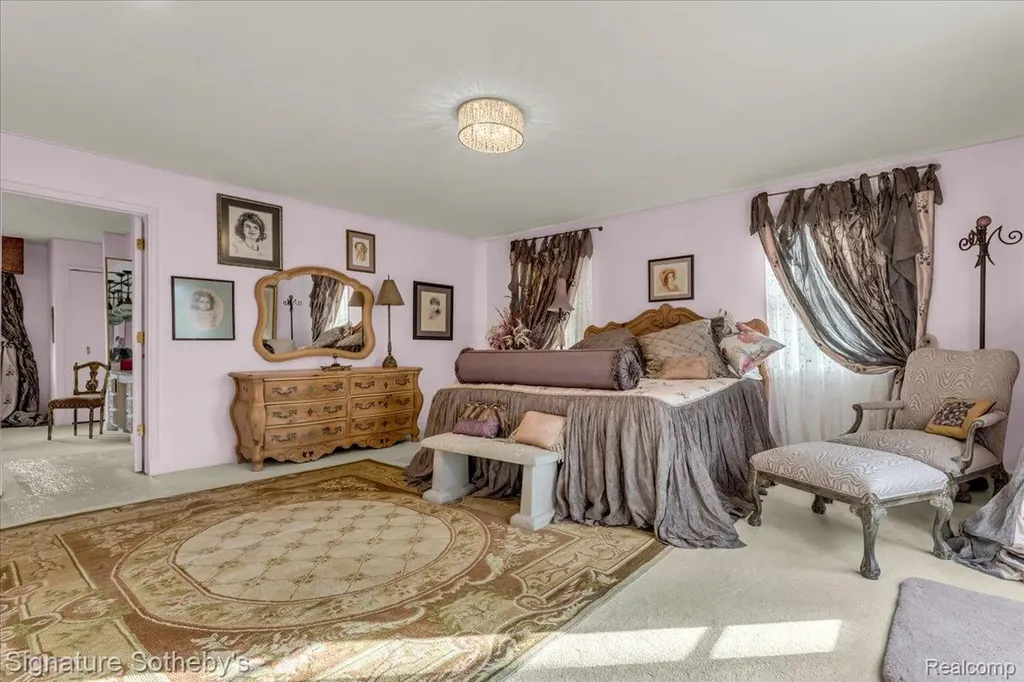 38383 Saddle Lane Clinton Charter Township MI 48036