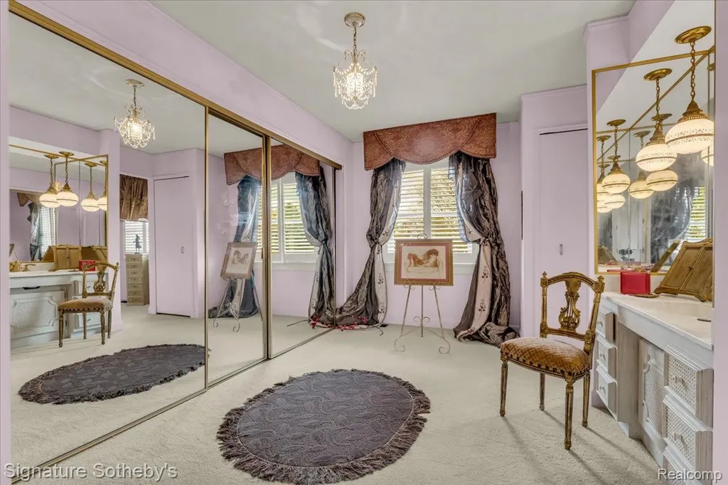 38383 Saddle Lane Clinton Charter Township MI 48036
