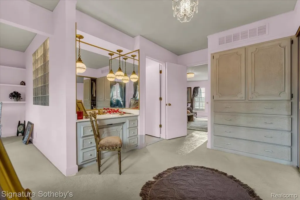 38383 Saddle Lane Clinton Charter Township MI 48036