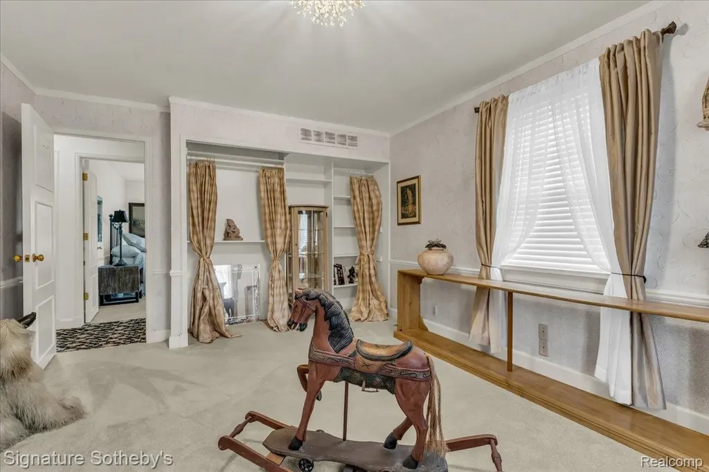 38383 Saddle Lane Clinton Charter Township MI 48036