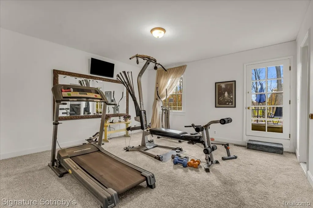 38383 Saddle Lane Clinton Charter Township MI 48036