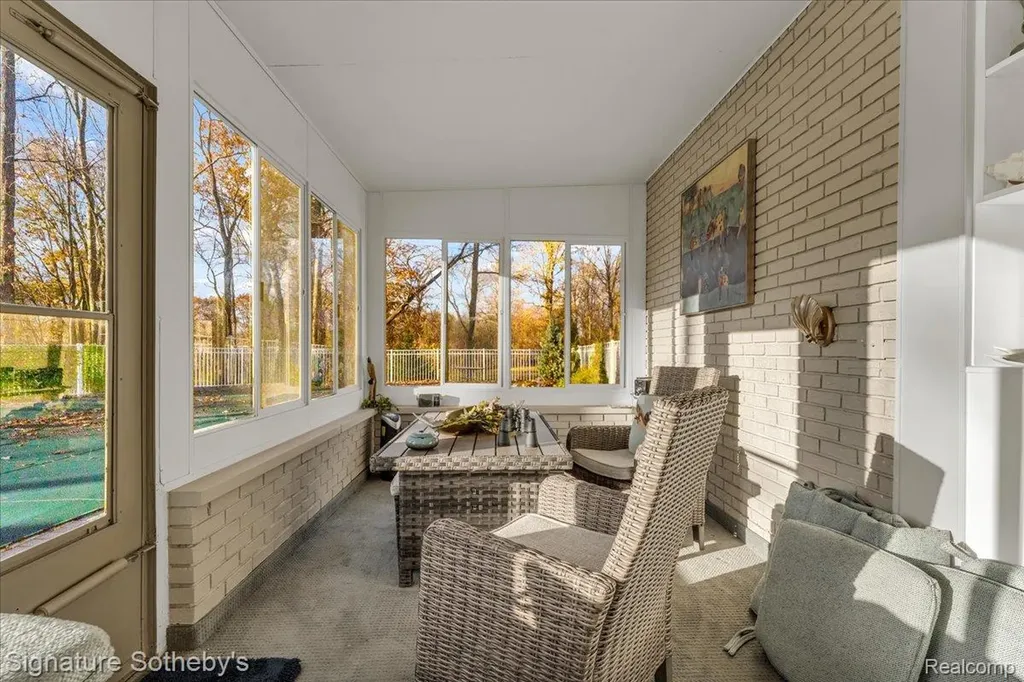 38383 Saddle Lane Clinton Charter Township MI 48036