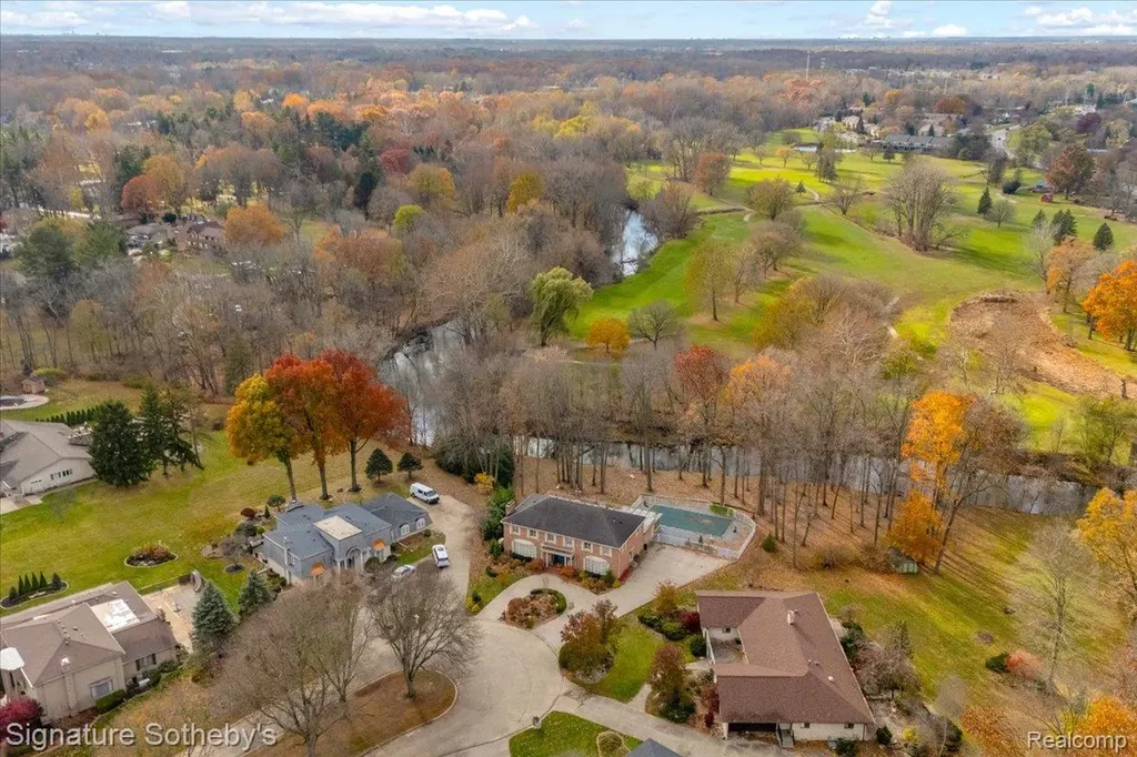38383 Saddle Lane Clinton Charter Township MI 48036
