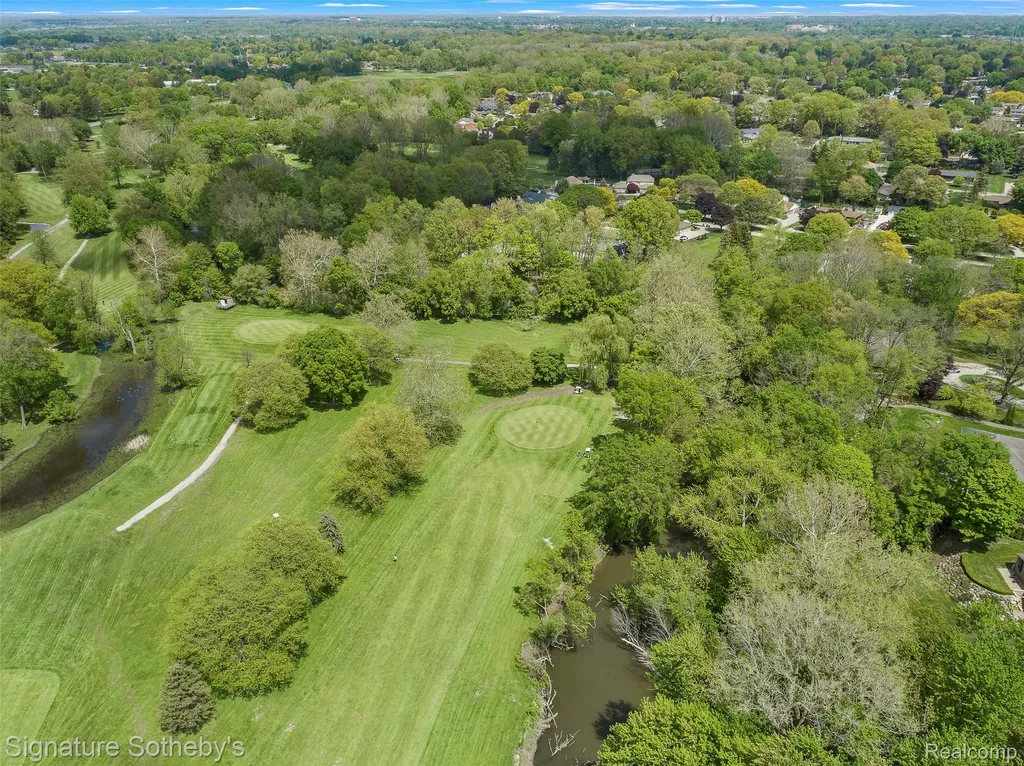 38383 Saddle Lane Clinton Charter Township MI 48036