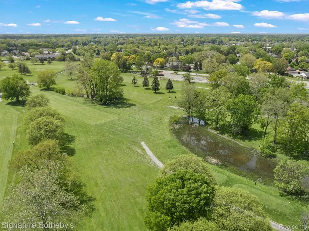 38383 Saddle Lane Clinton Charter Township MI 48036