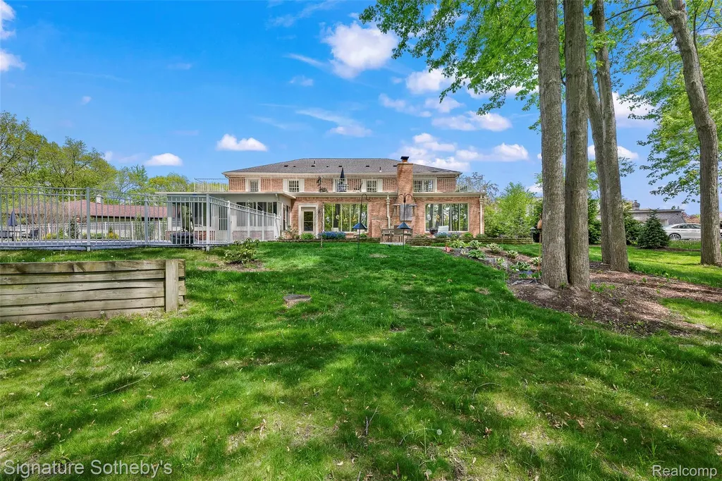38383 Saddle Lane Clinton Charter Township MI 48036