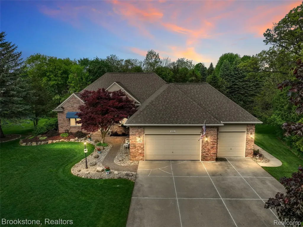 970 Moldovia Drive White Lake Charter Township MI 48386