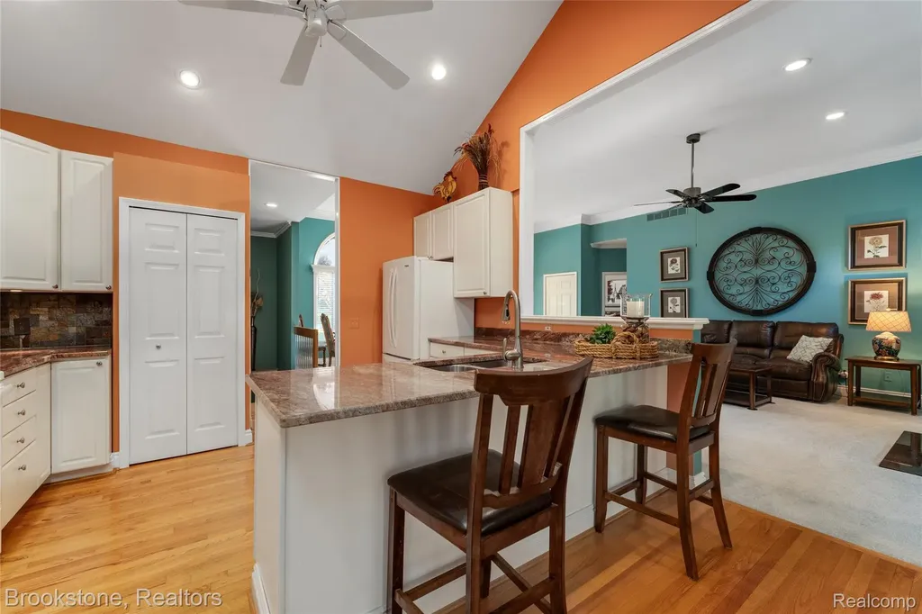 970 Moldovia Drive White Lake Charter Township MI 48386