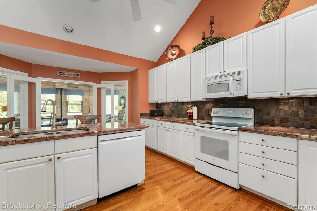 970 Moldovia Drive White Lake Charter Township MI 48386